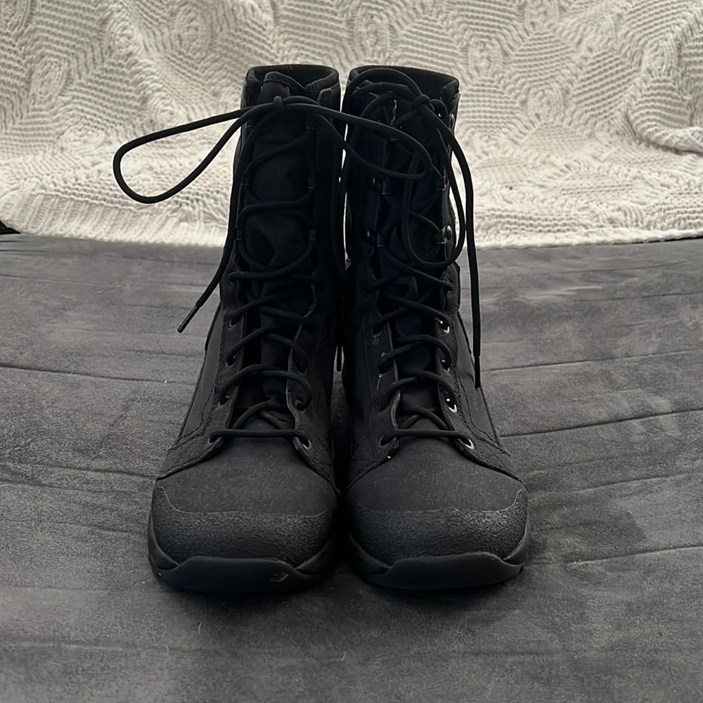 Men’s combat boots size 10